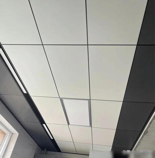 关于阳台吊顶后怎么处理供放衣杆的挂钩留下的铝扣板孔问题,怎么解决啊... 关于阳台吊顶后怎么处理供放衣杆的挂钩留下的铝扣板孔问题,怎么解决啊...