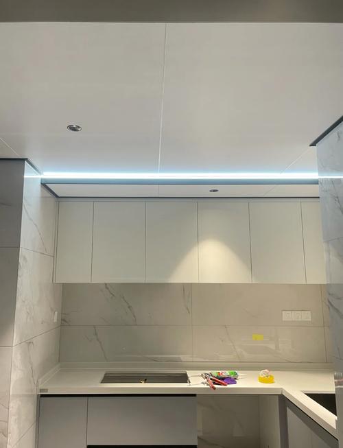 成吊顶和铝扣板集成吊顶有什么区别 成吊顶和铝扣板集成吊顶有什么区别