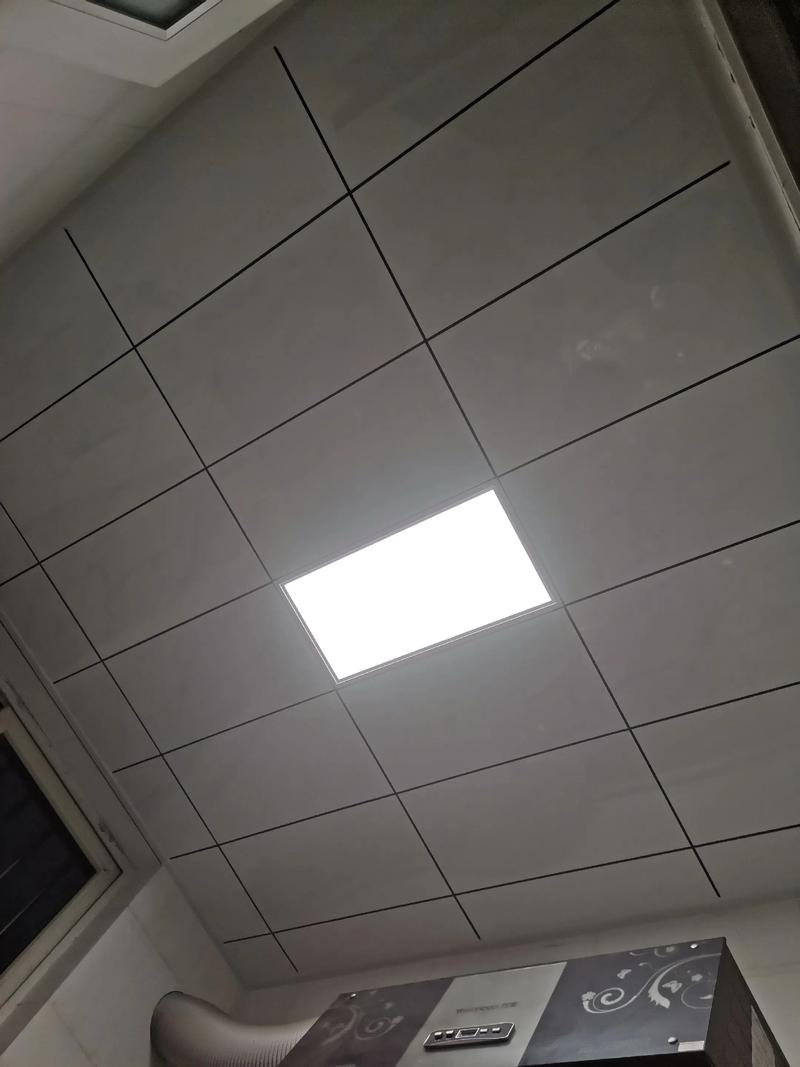 集成吊顶灯更换:从拆卸到安装的详细指南 集成吊顶灯更换:从拆卸到安装的详细指南